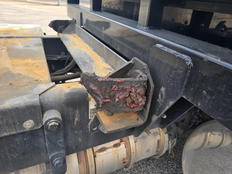 2022-peterbilt-337-image-96
