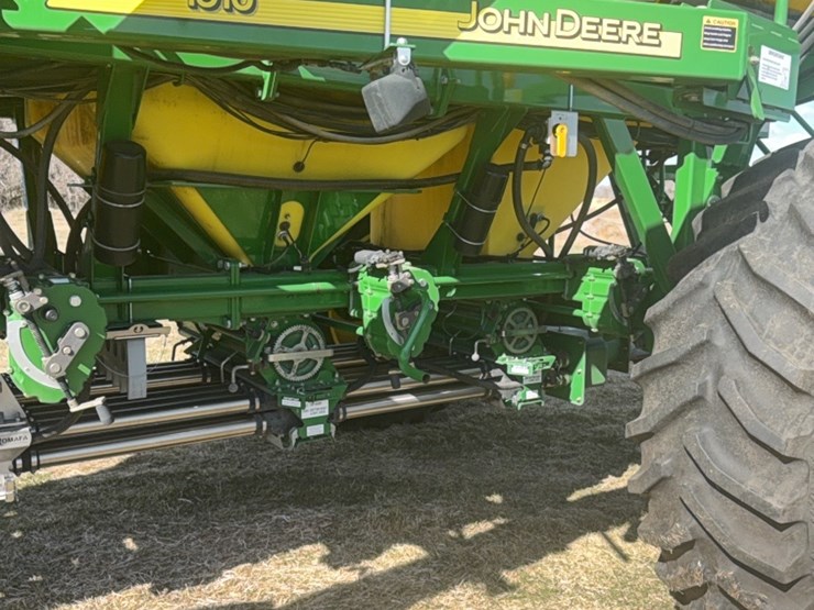 2000-john-deere-1910-image-109