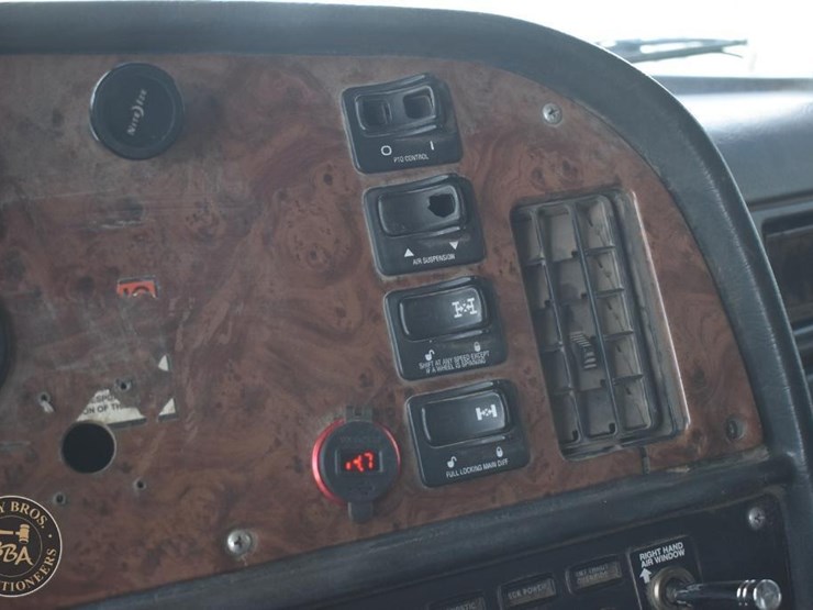 2005-peterbilt-378-image-73
