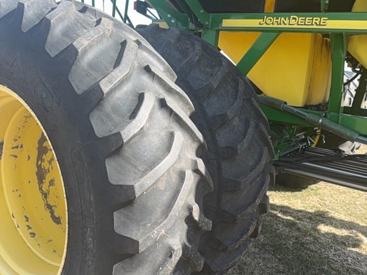 2000-john-deere-1910-image-133