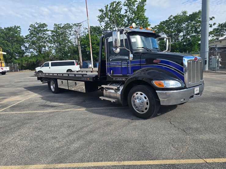 2022-peterbilt-337-image-31