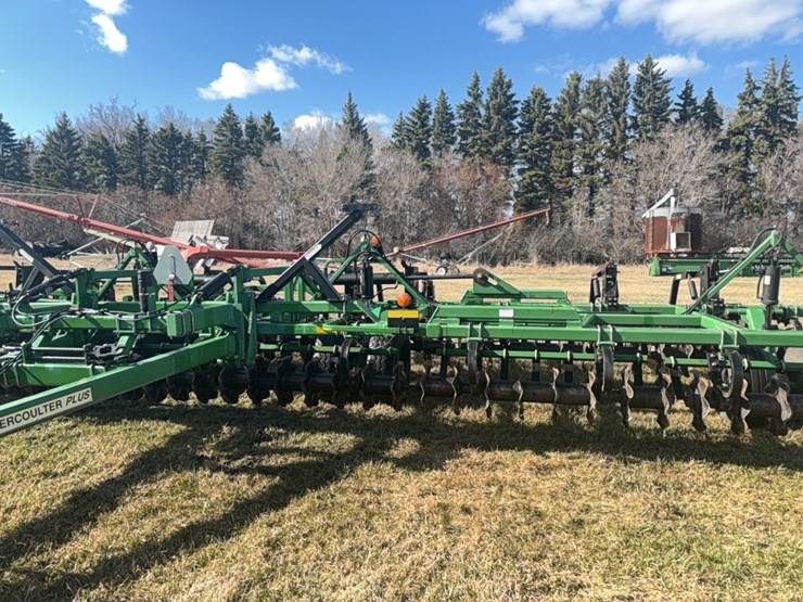 summers-40’-supercoulter-plus-vertical-tillage,-equipped-with-summer’s-heavy-duty-3-bar-harrows-and-rolling-baskets-image-3