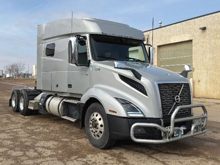 2020-volvo-vnl-740-image-1