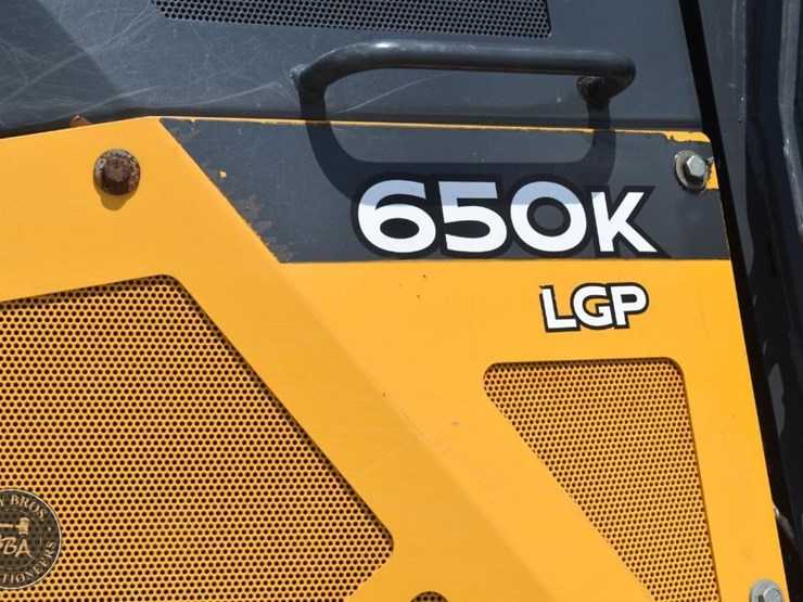2022-deere-650k-lgp-image-24
