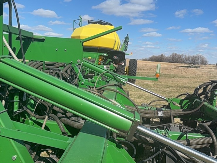 2000-john-deere-1910-image-78