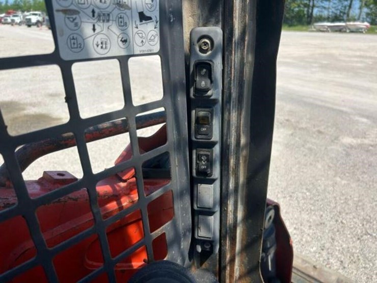 2018-kubota-ssv65-image-12