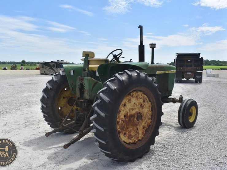 john-deere-3010-image-7