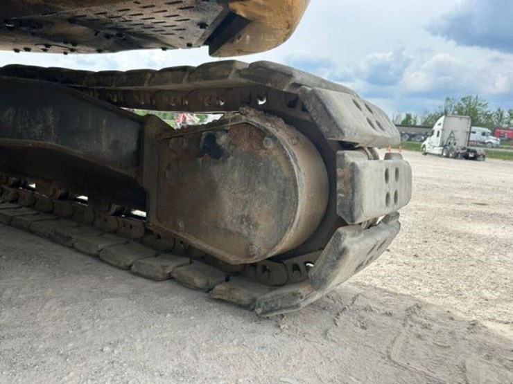 2014-deere-85g-image-74