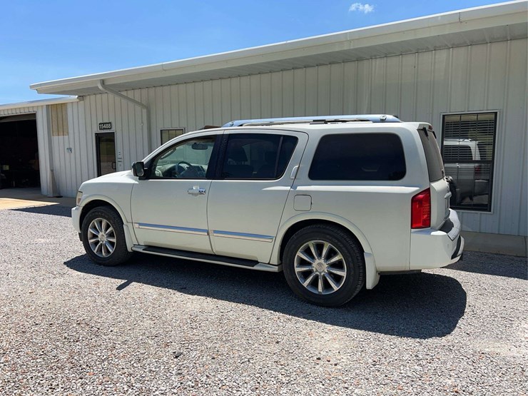 2010-infiniti-qx56-image-2