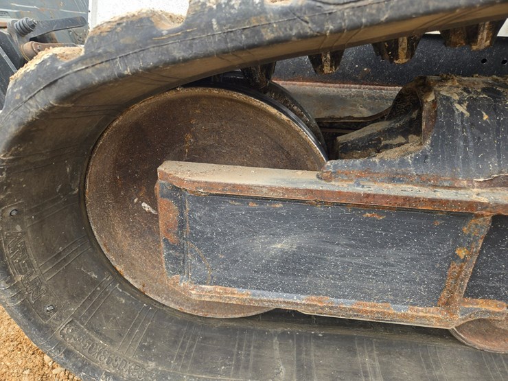 2023-bobcat-t770-image-52