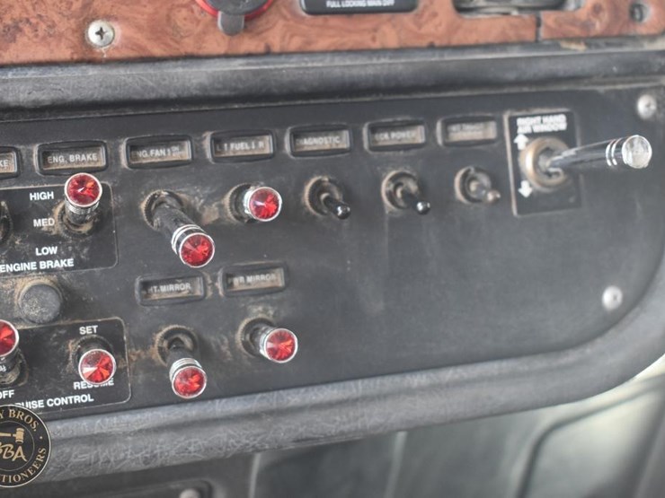 2005-peterbilt-378-image-83