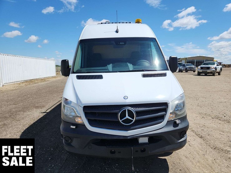 2015-mercedes-benz-sprinter-3500-image-12