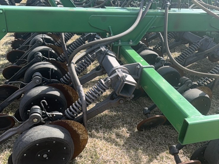 2000-john-deere-1910-image-17