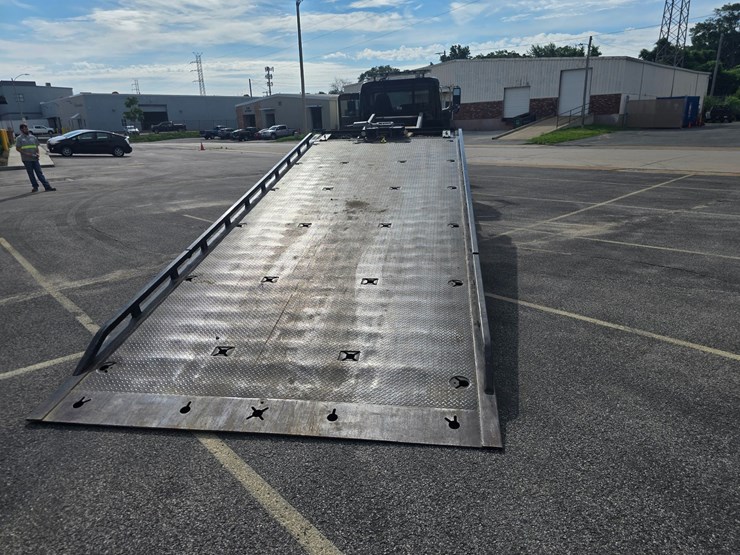 2022-peterbilt-337-image-86