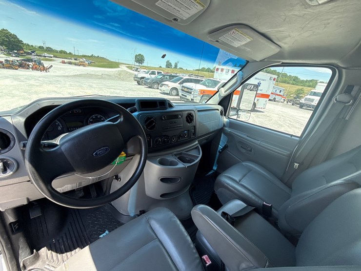 2011-ford-e450-image-14