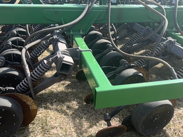2000-john-deere-1910-image-16
