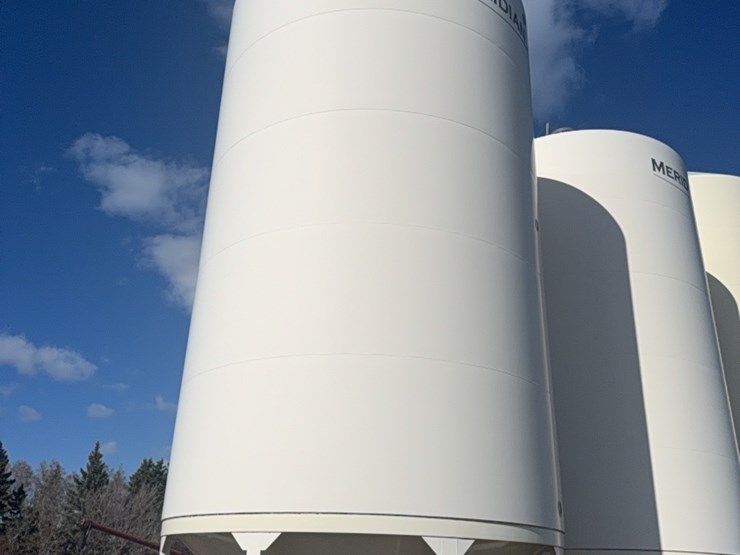 meridian-5000-bushel-hopper-bin-with-fan,-this-bin-is-designed-for-fertilizer,-however-it-has-never-had-fertilizer-in-it.-grain-only.-excellent-shape.-image-8