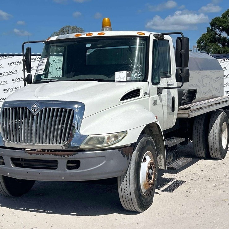 2005 INTERNATIONAL DURASTAR 4300
