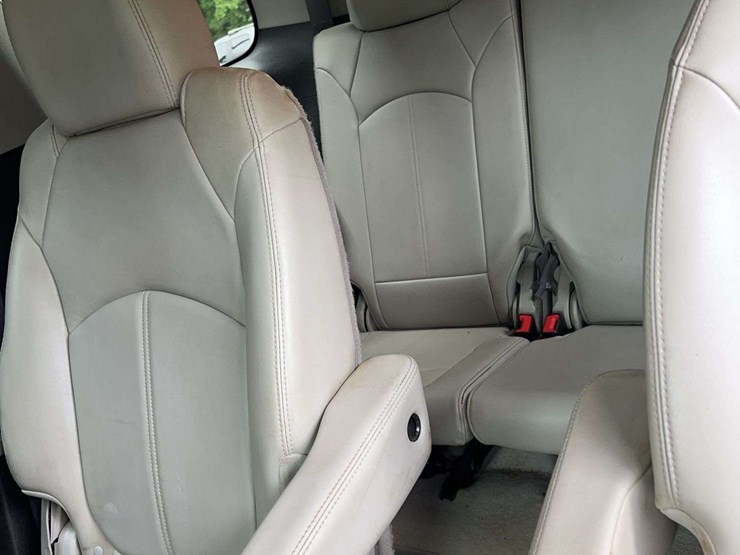2012-gmc-acadia-image-23