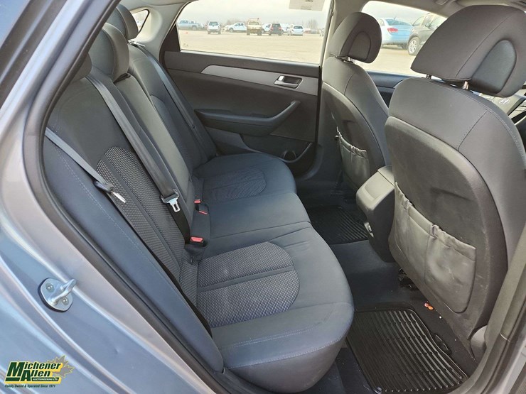 2017-hyundai-sonata-4dr-sedan-image-17