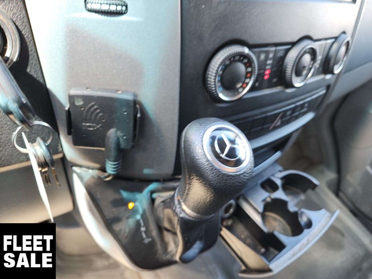 2015-mercedes-benz-sprinter-3500-image-35