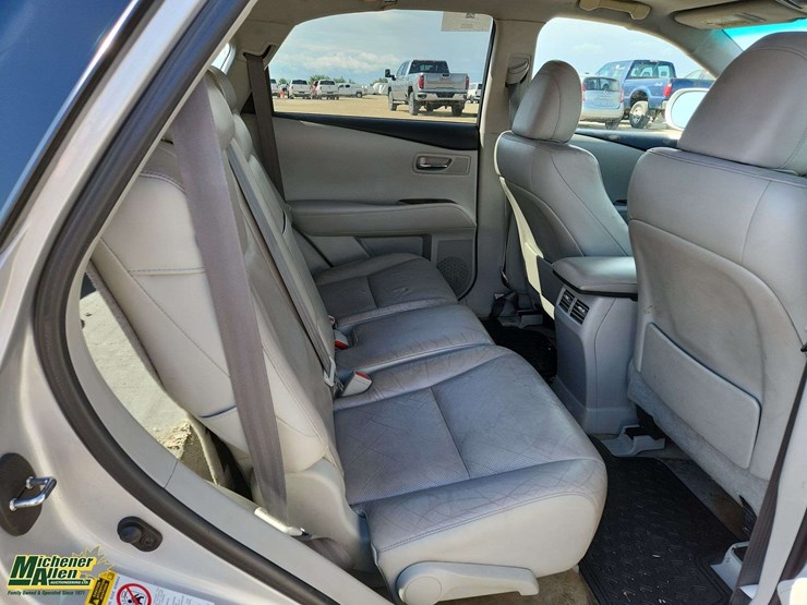 2010-lexus-rx350-image-17
