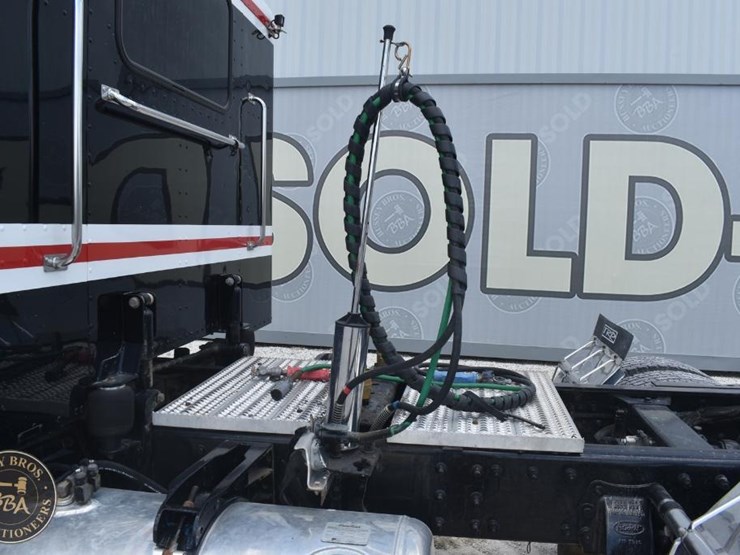 2005-peterbilt-378-image-30
