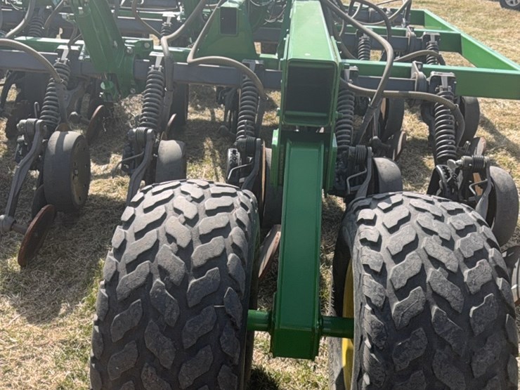 2000-john-deere-1910-image-25
