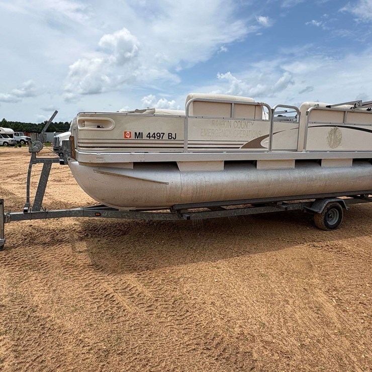 2003 Bennington 207FS 20' Pontoon Boat W/Trailer