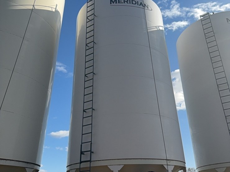 meridian-5000-bushel-hopper-bin-with-fan,-this-bin-is-designed-for-fertalizer,-however-it-has-never-had-fertilizer-in-it.-grain-only.-excellent-condition-image-1