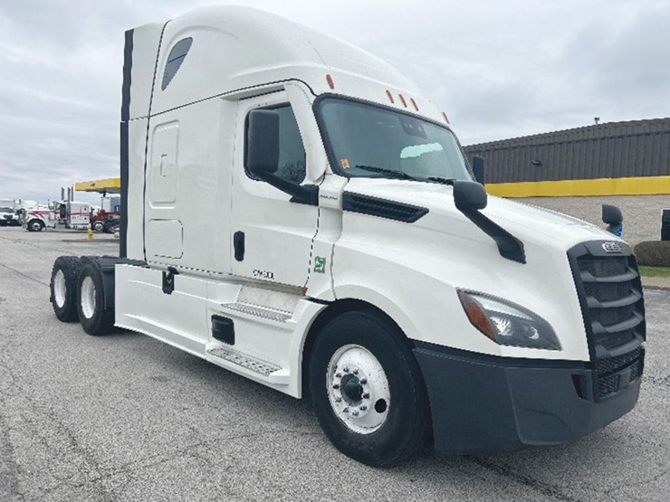 2020-freightliner-cascadia-126-image-1
