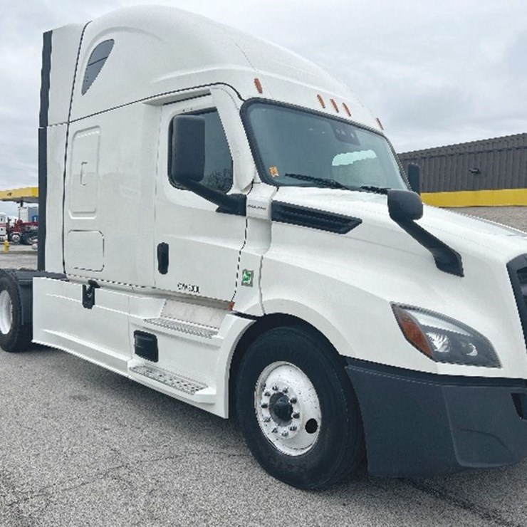 2020 FREIGHTLINER CASCADIA 126