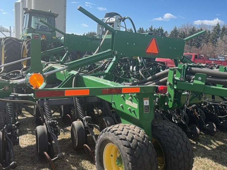 2000-john-deere-1910-image-49