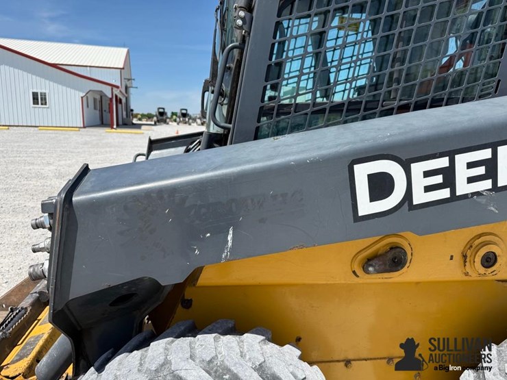 2017-deere-330g-image-16