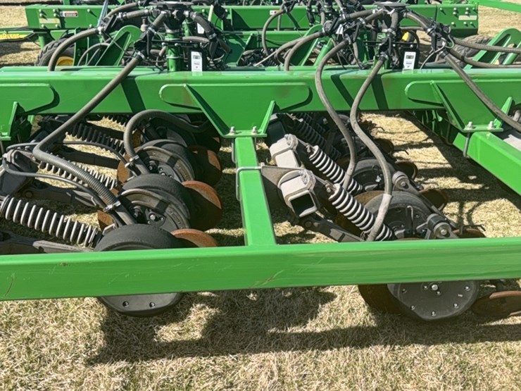 2000-john-deere-1910-image-63