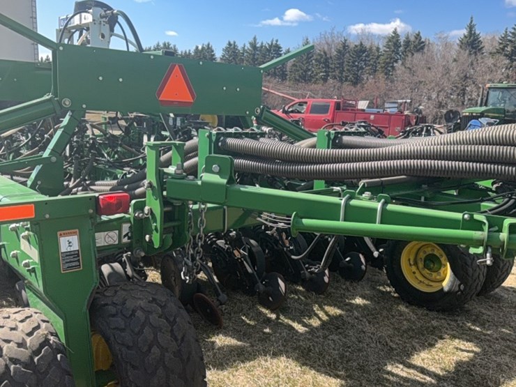 2000-john-deere-1910-image-47