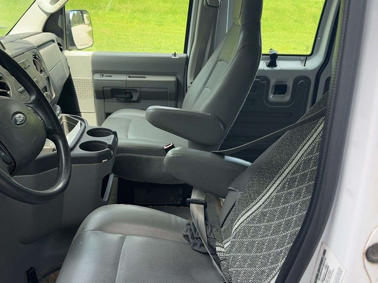 2013-ford-e150-image-14