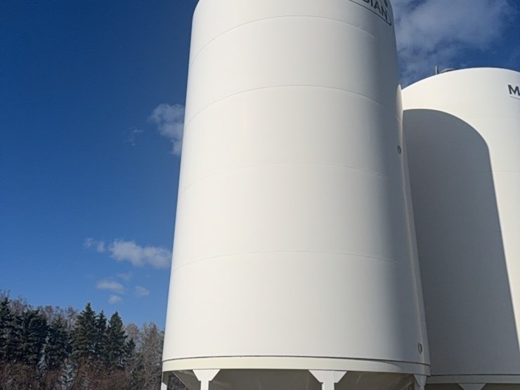 meridian-5000-bushel-hopper-bin-with-fan,-this-bin-is-designed-for-fertilizer,-however-it-has-never-had-fertilizer-in-it.-grain-only.-excellent-shape.-image-10
