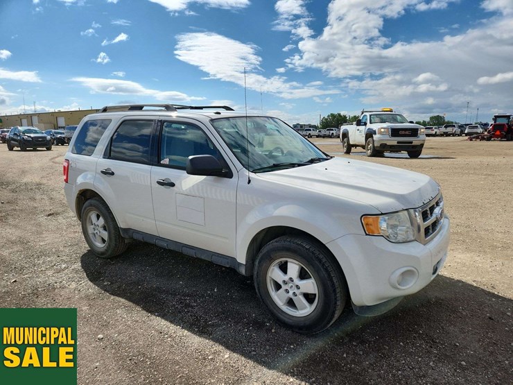2011-ford-escape-image-2