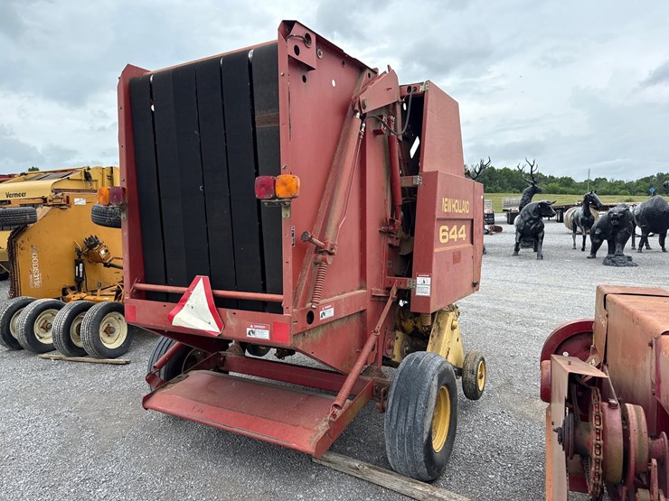 new-holland-644-image-3