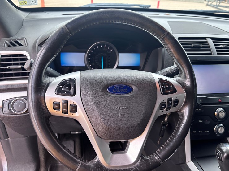2013-ford-explorer-image-12