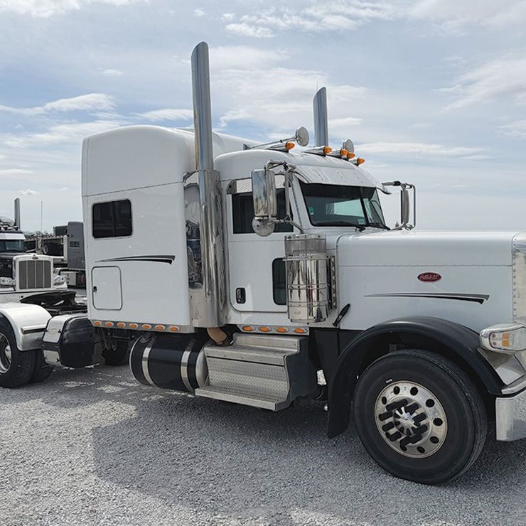 2018 PETERBILT 389