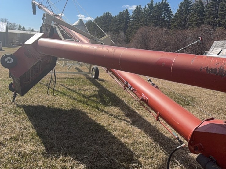 10-x-70-farmking-auger-with-swing-out-mechanical-drive-hopper￼-image-7