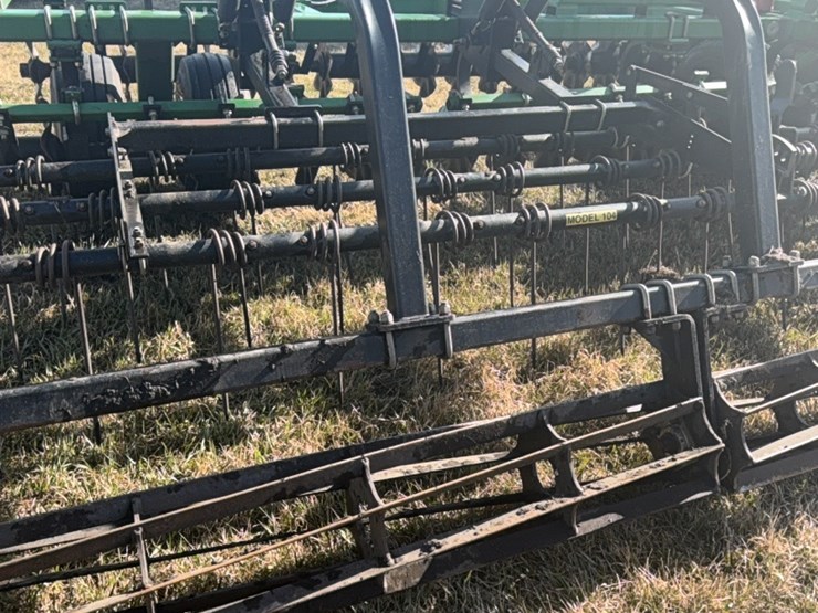 summers-40’-supercoulter-plus-vertical-tillage,-equipped-with-summer’s-heavy-duty-3-bar-harrows-and-rolling-baskets-image-24
