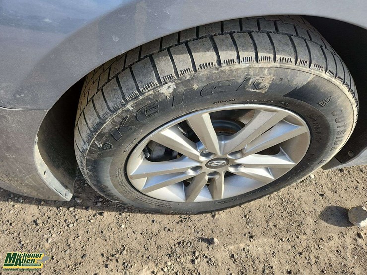 2017-hyundai-sonata-4dr-sedan-image-10