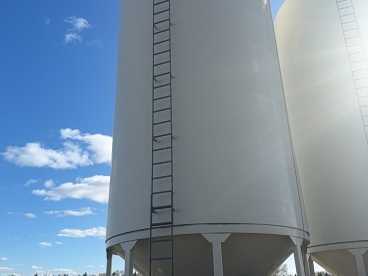 meridian-6000-bushel-hopper-bin-with-fan,-used-for-grain-only,-excellent-shape-image-5
