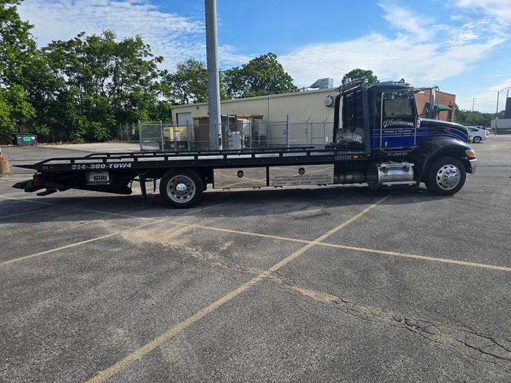 2022-peterbilt-337-image-24