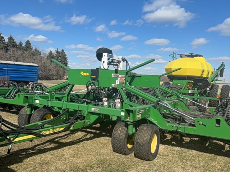 2000-john-deere-1910-image-96