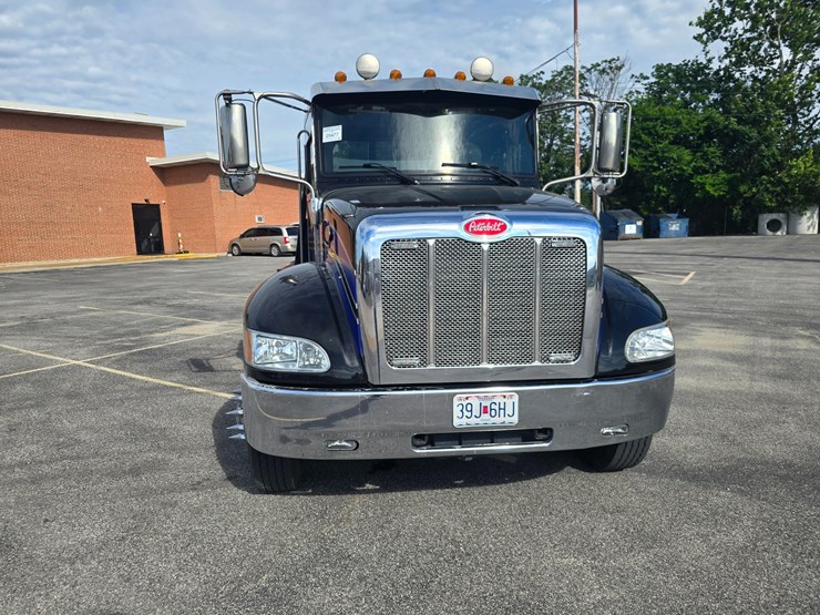 2022-peterbilt-337-image-34