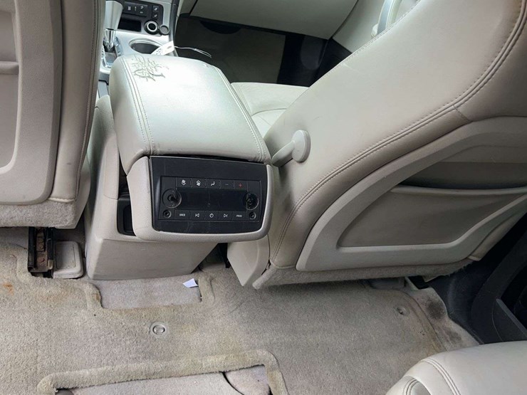2012-gmc-acadia-image-21